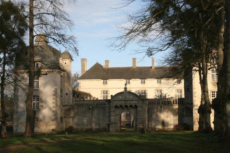 Château 17e s. M.H. dépendance et parc VENDU