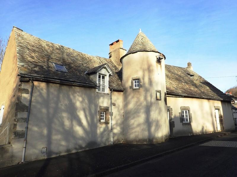 Grande maison ancienne à rénover centre bourg