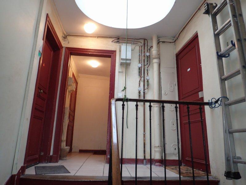 Appartement T2 sur cour 2e étage 24m2 Abbesses