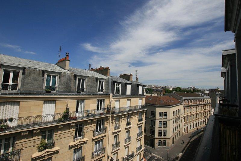 Appartement T2 lumineux à rénover Quai de Valmy