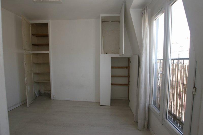 Appartement T2 lumineux à rénover Quai de Valmy