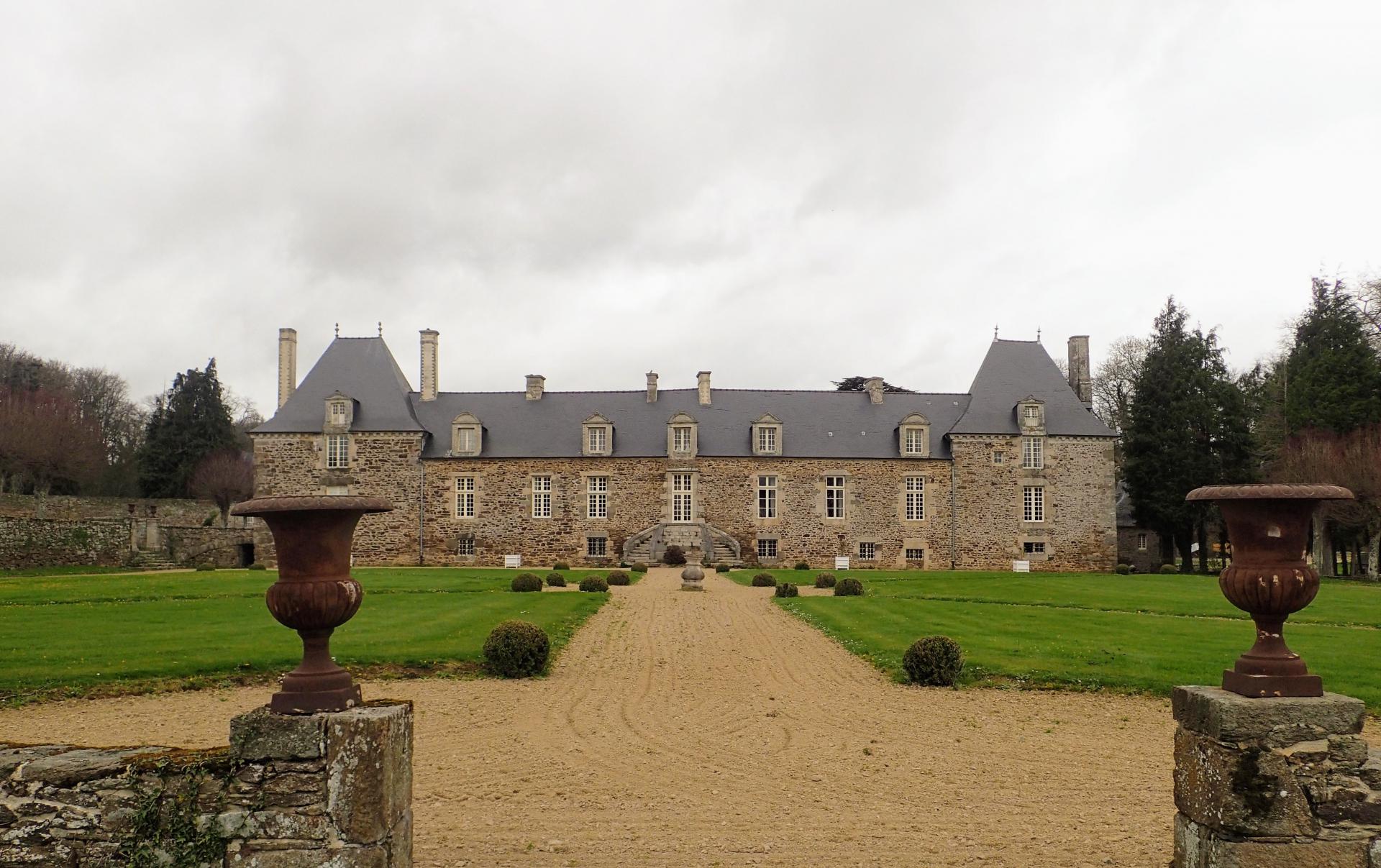 Château 17-18e s. ISMH dépendances et parc 