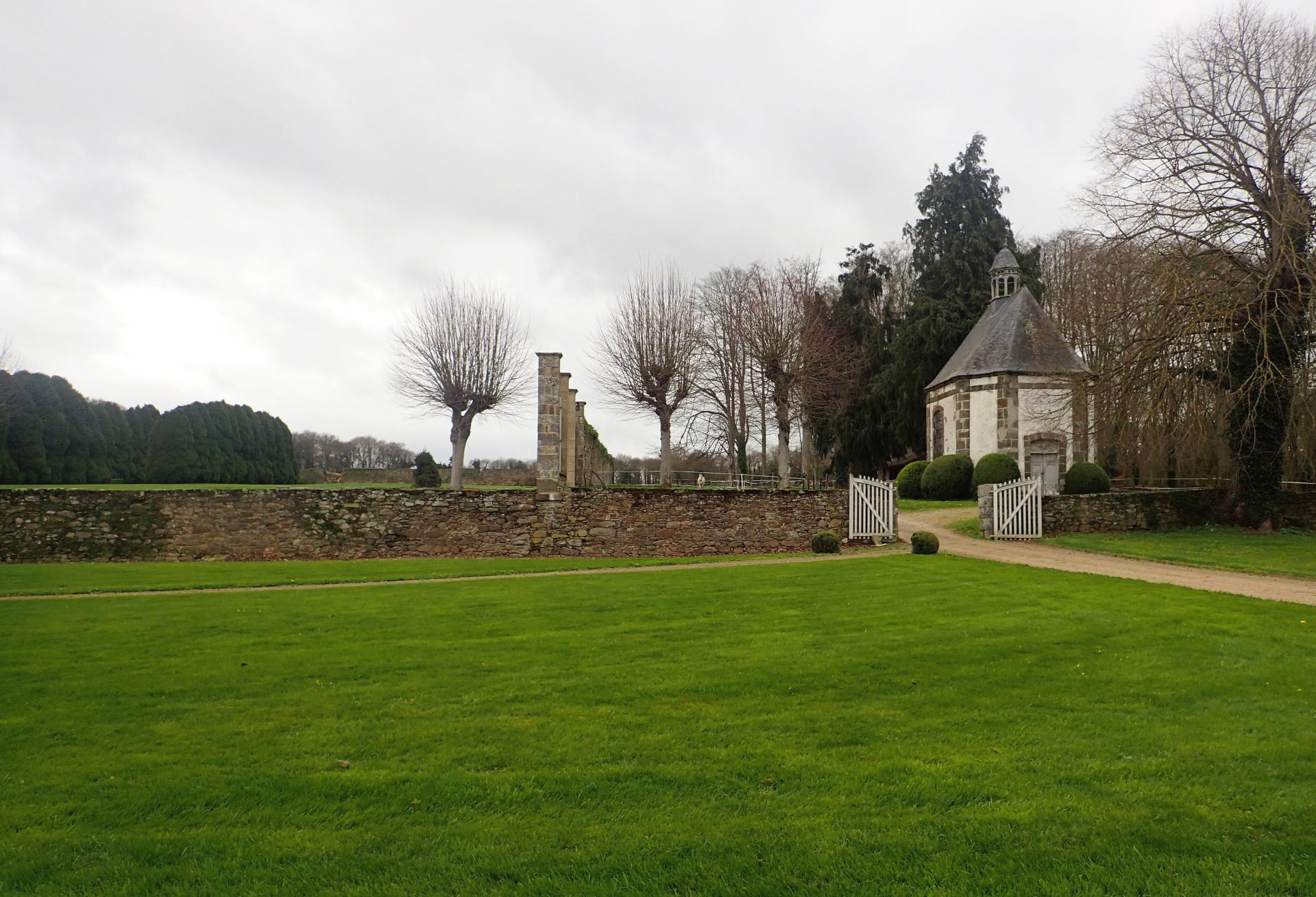 Château 17-18e s. ISMH dépendances et parc 