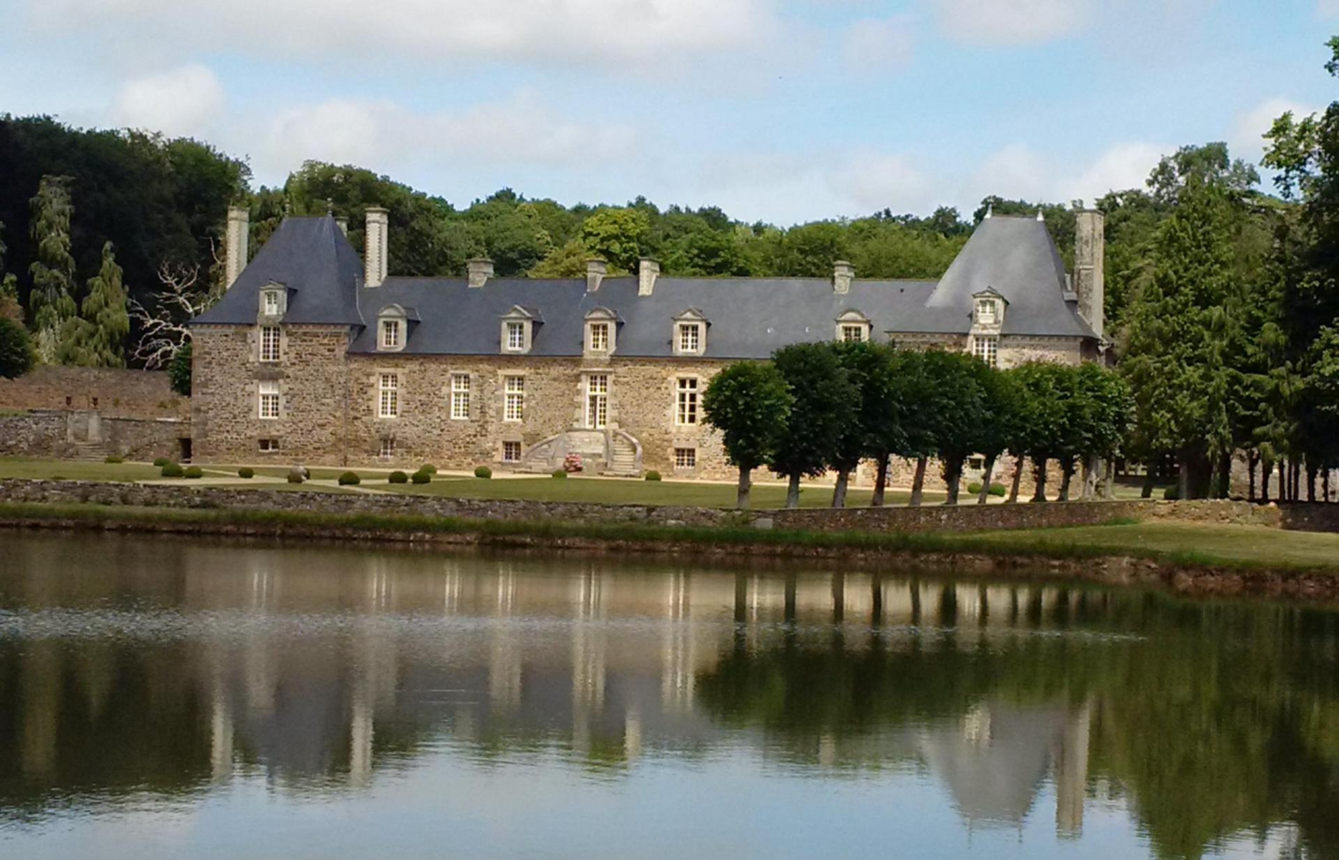 Château 17-18e s. ISMH dépendances et parc 