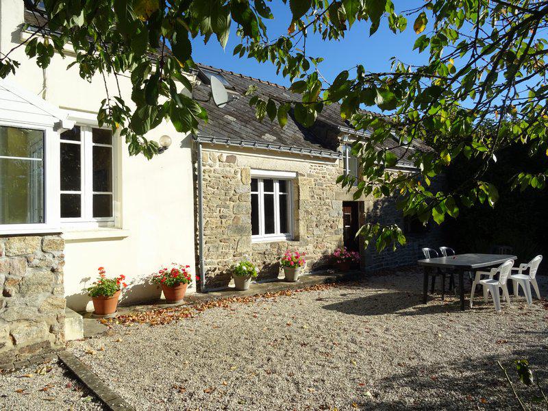 Maison en pierre 4ch, piscine, terrain 2795m2