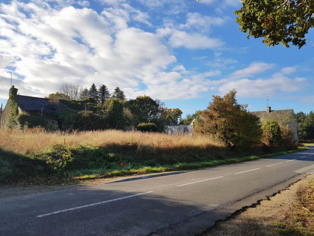 Ensemble de maisons anciennes formant hameau sur 1,3Ha 