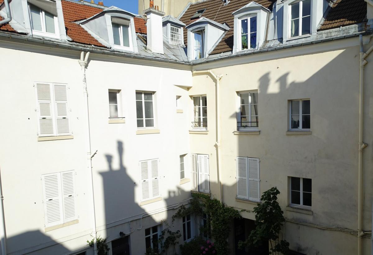 11e Viager Appartement 38m2 sur cour 2e ét. sud