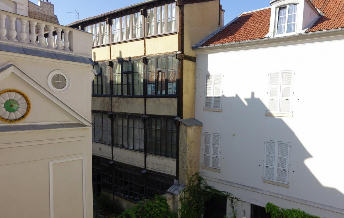 11e Viager Appartement 38m2 sur cour 2e ét. sud