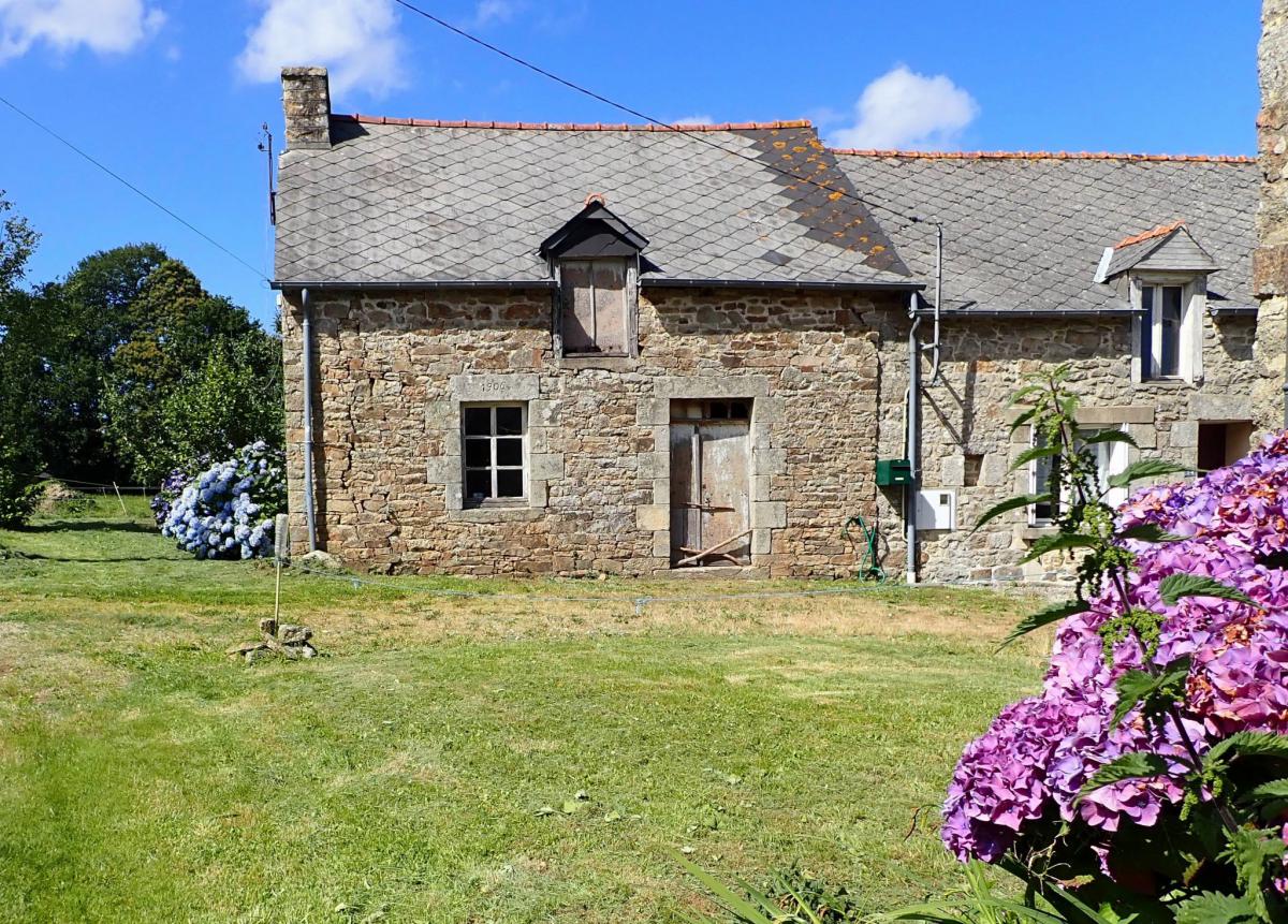  Maison dépendance en pierre