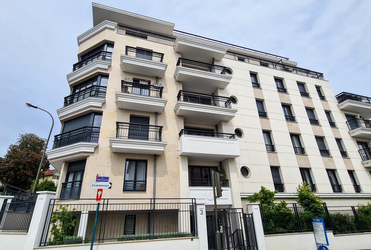  Vue Tour Eiffel appartement 2 ch garage 