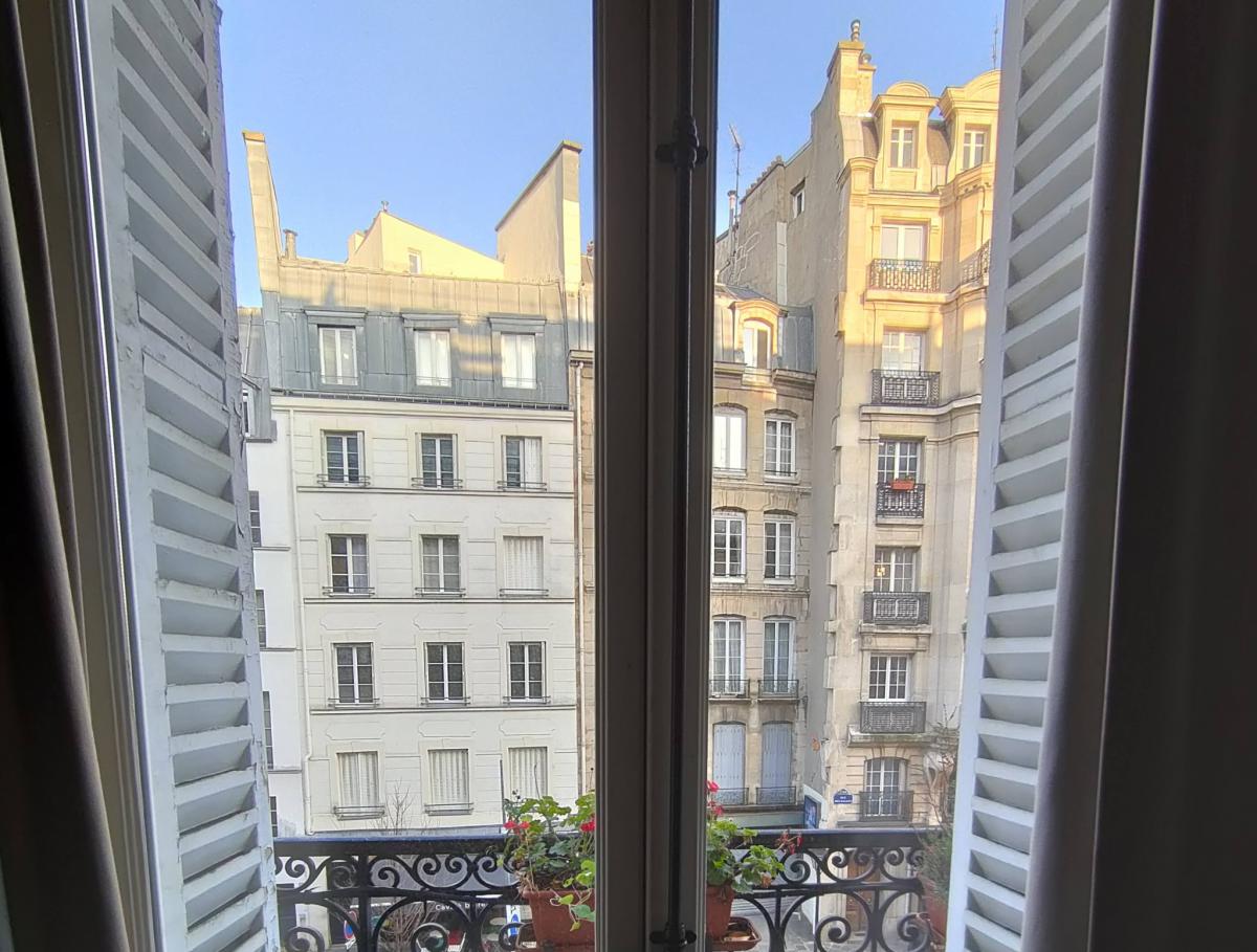 Appartement 3 chambres 135m2 balcon caves