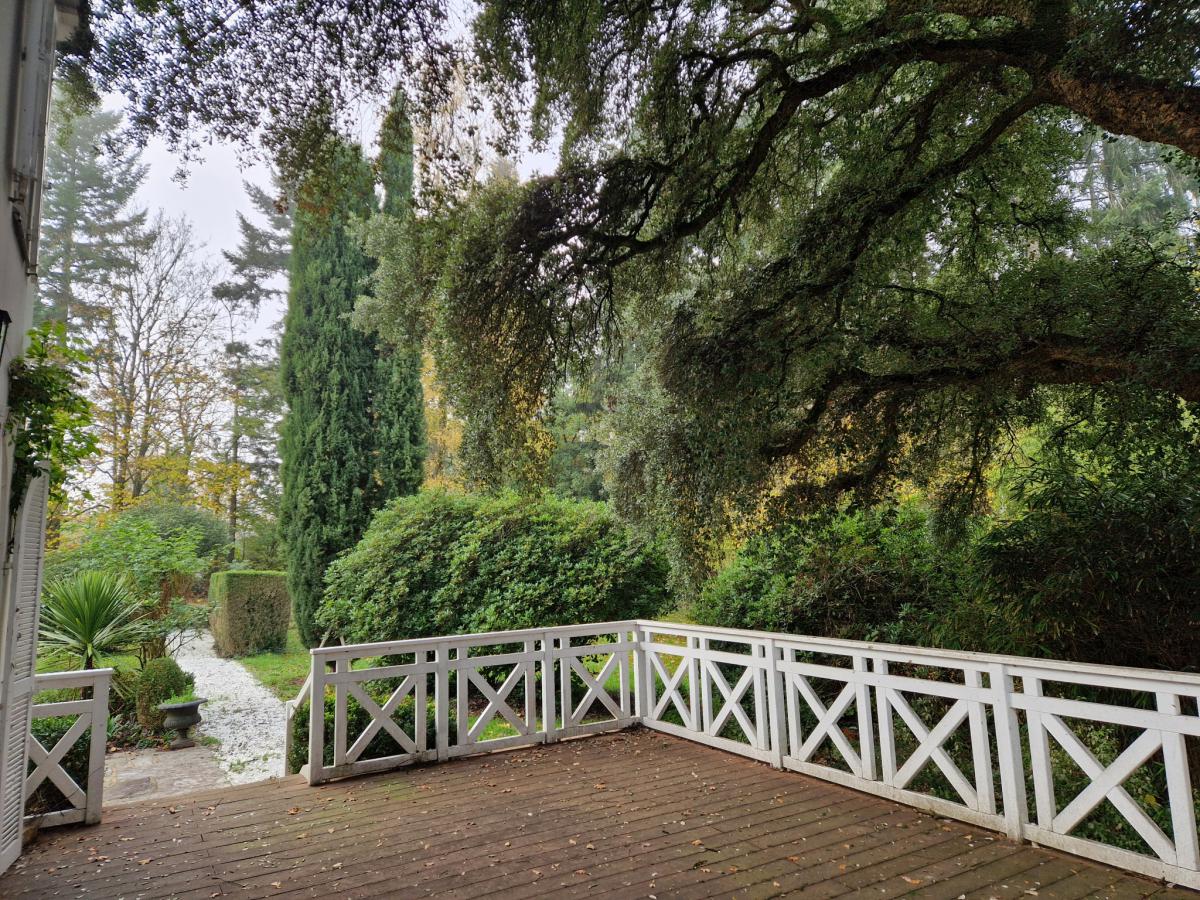 Ploërmel centre grande maison et dépendance parc 1,18Ha
