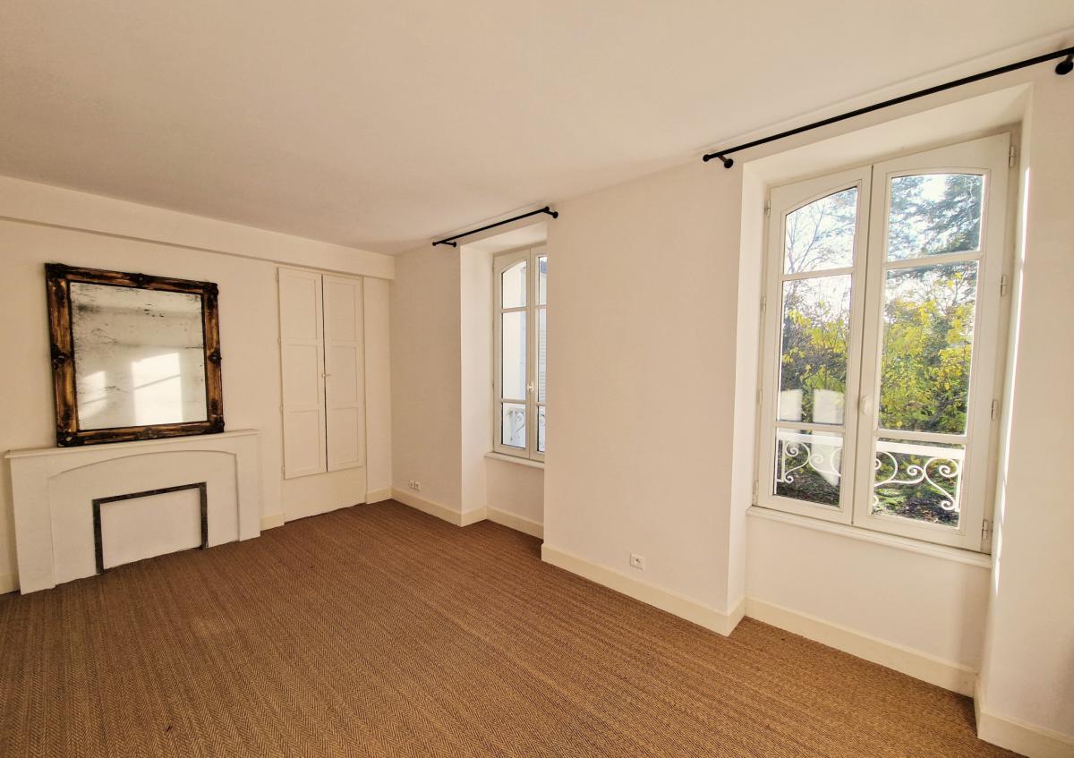 Ploërmel centre grande maison et dépendance parc 1,18Ha