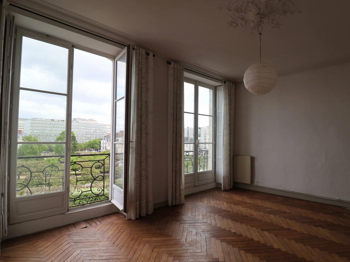 Exclusivité appartement ancien 3 ch grenier cave