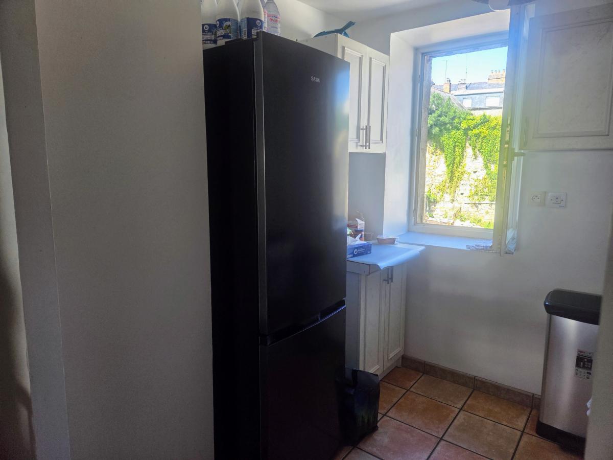 Vannes intra-muros appartement rénové traversant 1 ch