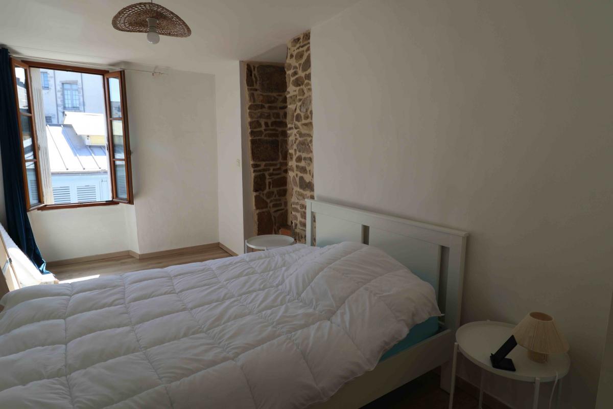 Vannes intra-muros appartement rénové traversant 1 ch