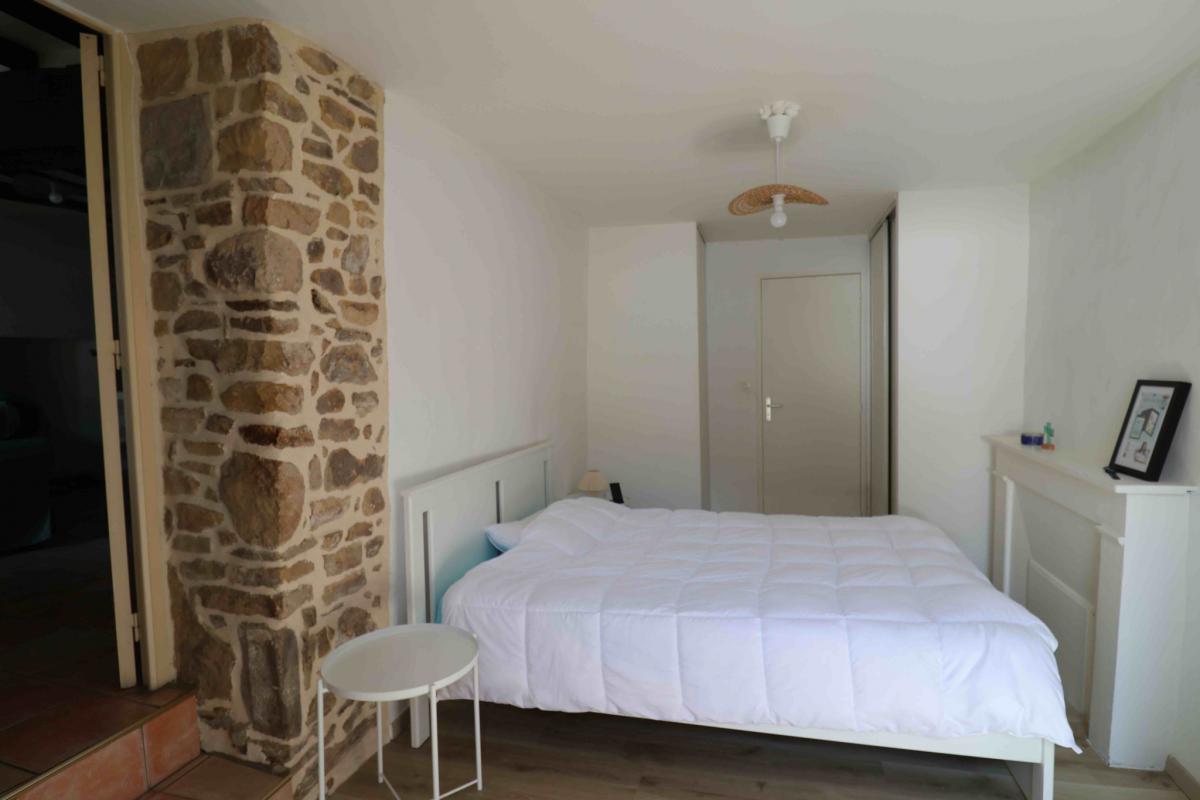 Vannes intra-muros appartement rénové traversant 1 ch