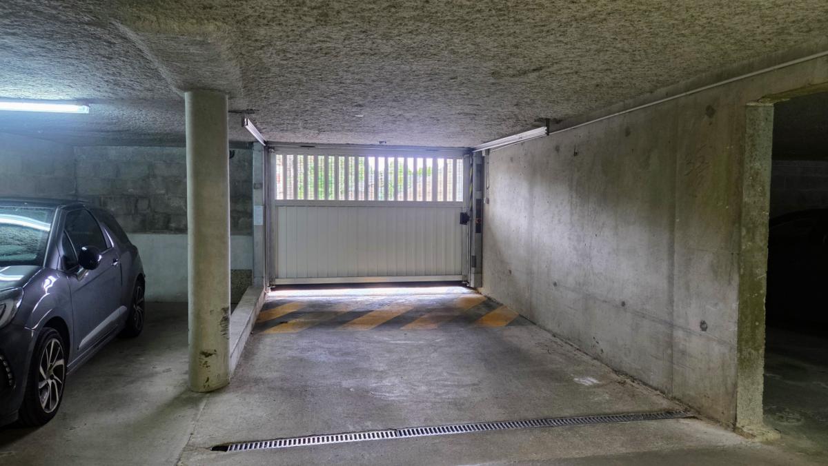 Vannes centre Garenne appartement T4 balcon + parking couver