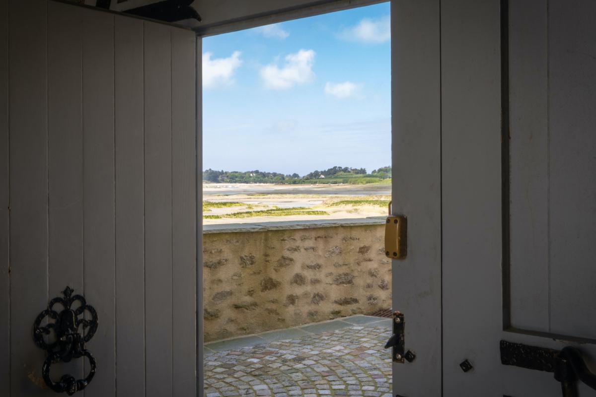 Propriété unique vue imprenable sur la rivière vers la mer