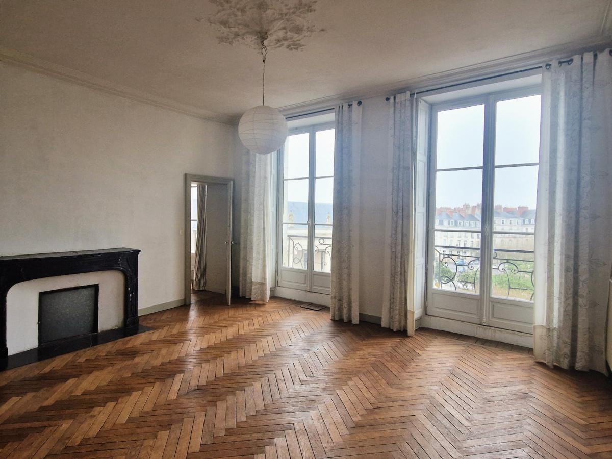 Bourse appartement à rénover 3 ch grenier+cave