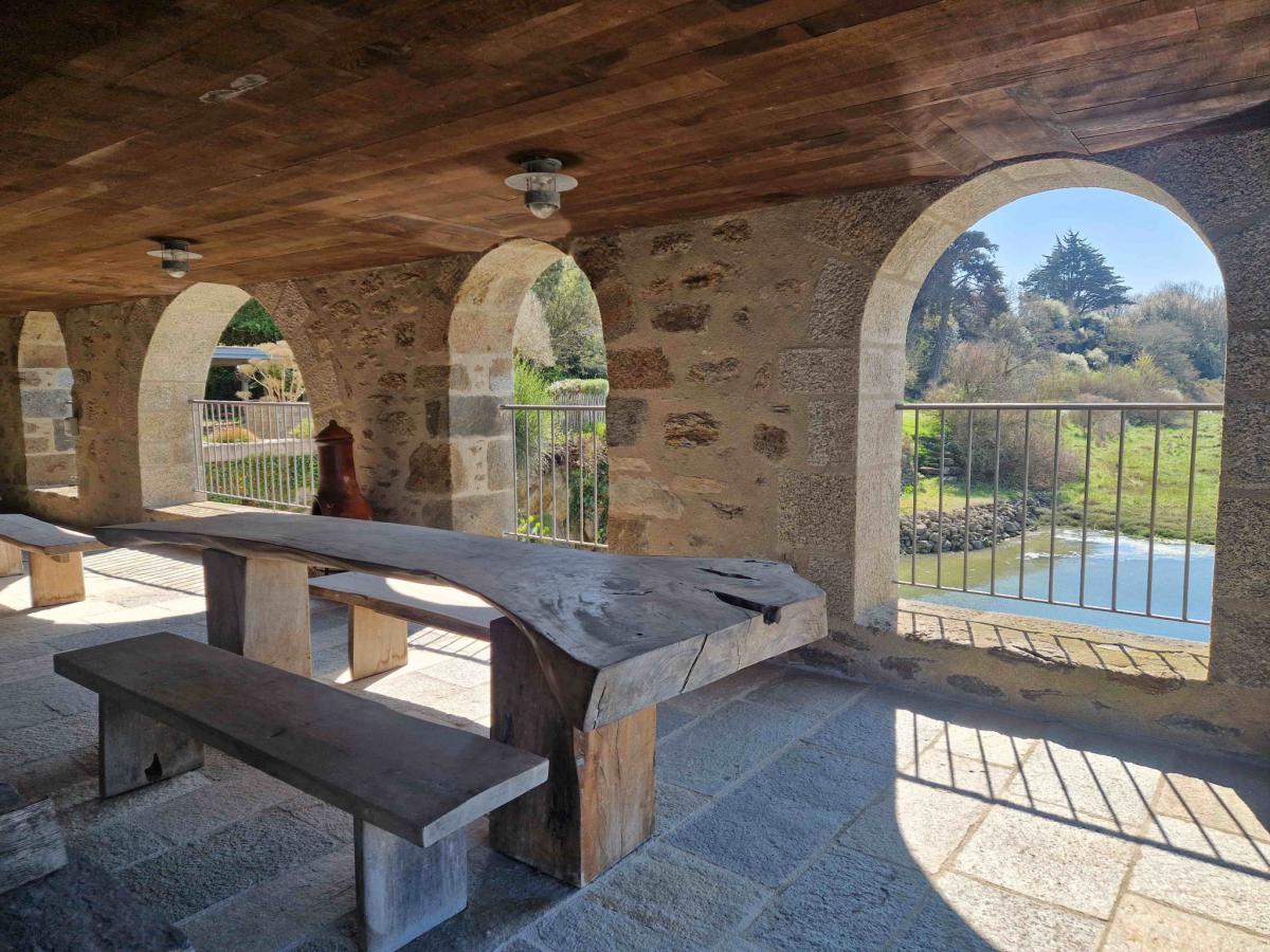 Propriété unique vue imprenable sur la rivière vers la mer