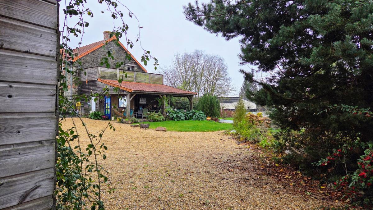 Propriété rénovée terrasses et parc garage