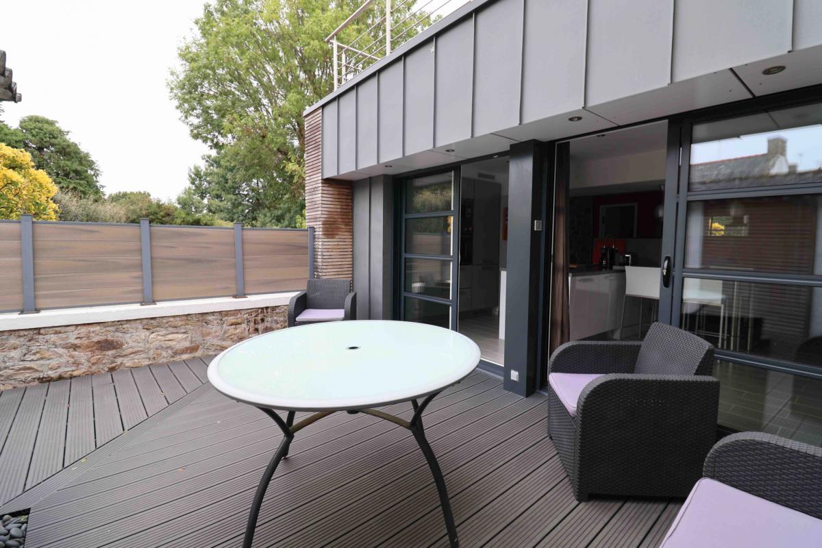 Plage à pied maison rénovée et ses deux terrasses 