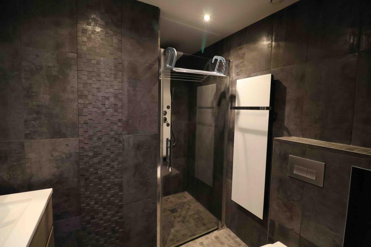 Plage à pied maison rénovée et ses deux terrasses 