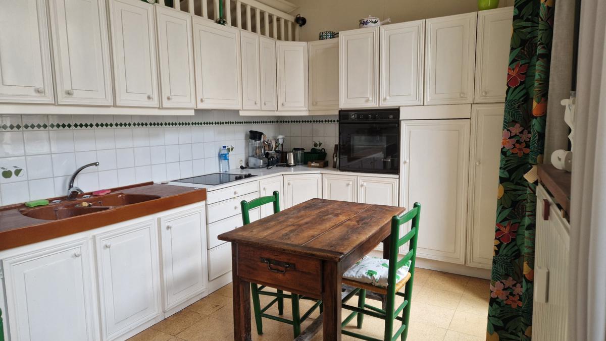 Intra-muros bel appartement ancien lumineux