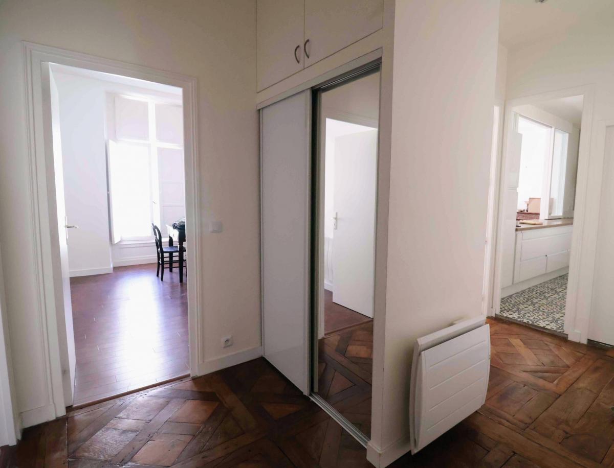 Vue dégagée appartement ancien rénové 3 ch + cave