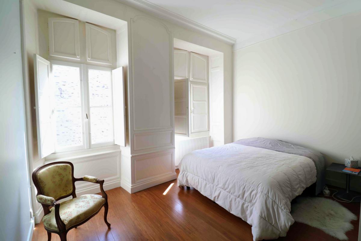 Vue dégagée appartement ancien rénové 3 ch + cave