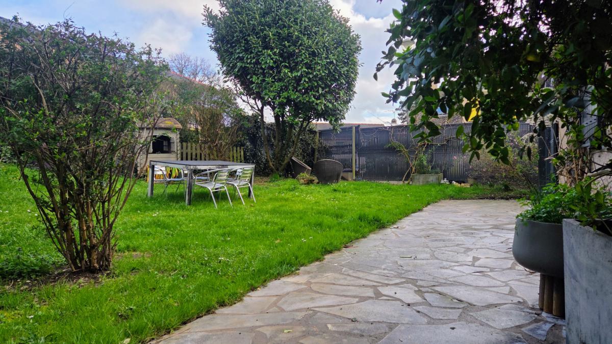 Proche écoles maison 5 ch terrasse et jardin garage 