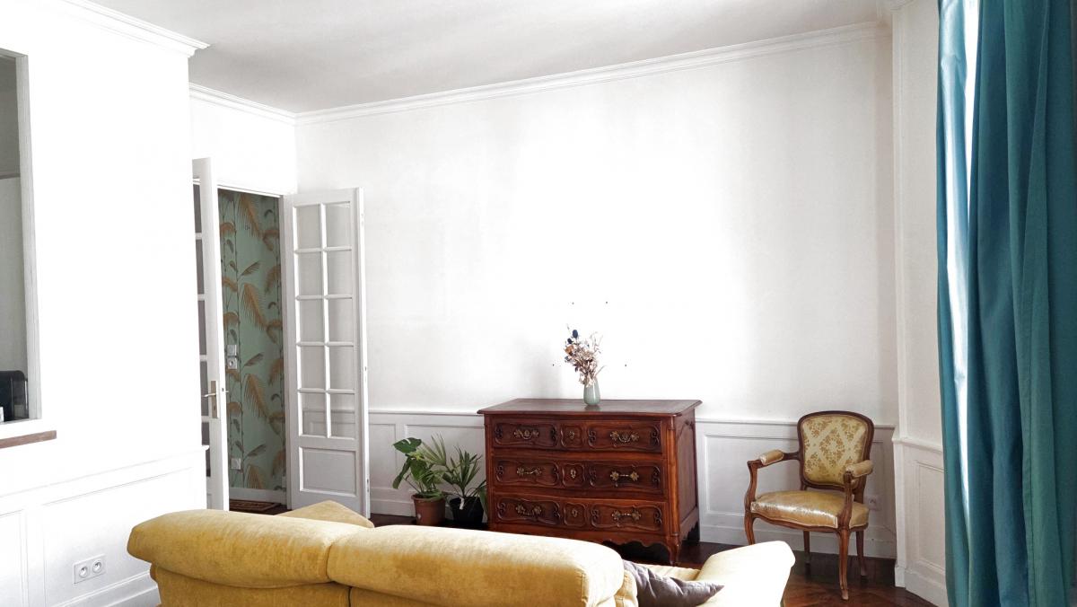 Vue dégagée 3e étage appartement ancien rénové 3 ch + cave