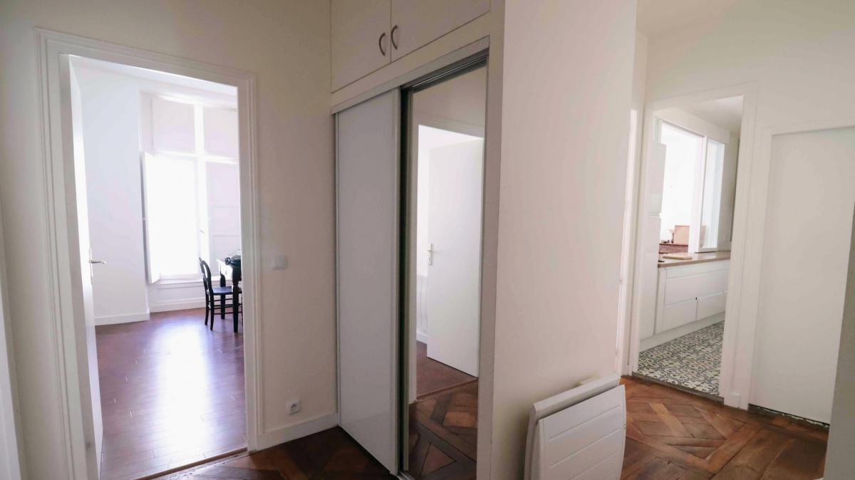 Vue dégagée 3e étage appartement ancien rénové 3 ch + cave