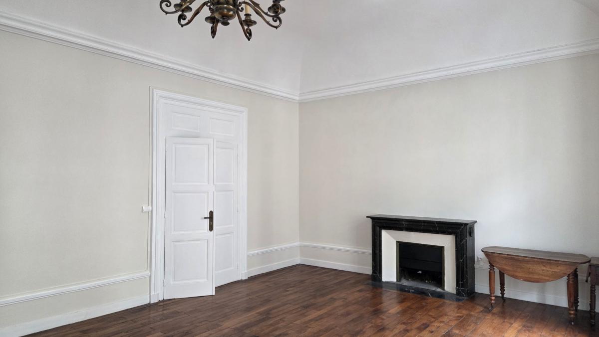 Centre-ville appartement ancien lumineux 2 ch cave