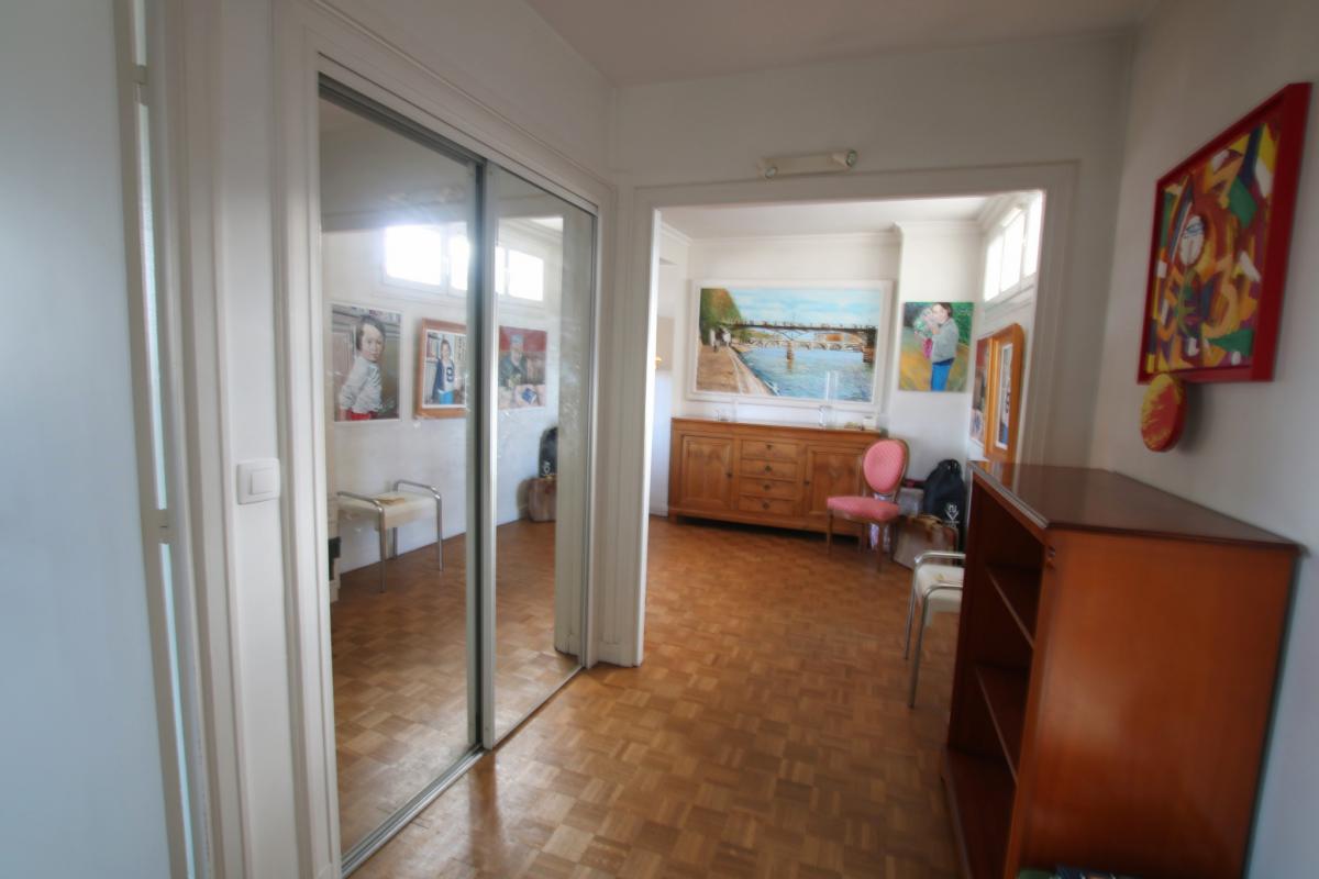 Exclusivité Commerce appartement cave + parking 