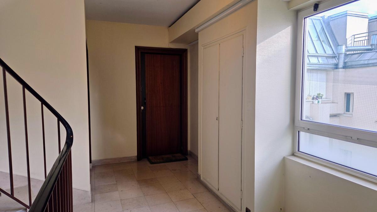 Exclusivité Commerce appartement cave + parking 