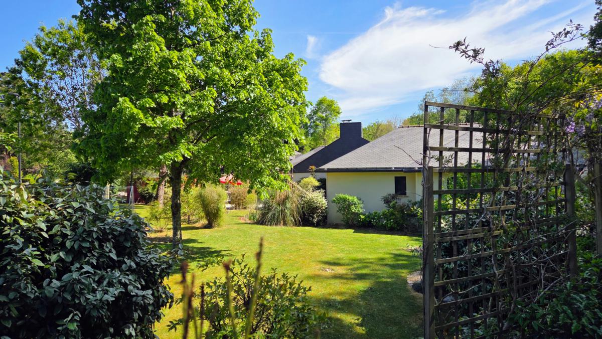 Propriété contemporaine 4 ch et parc arboré