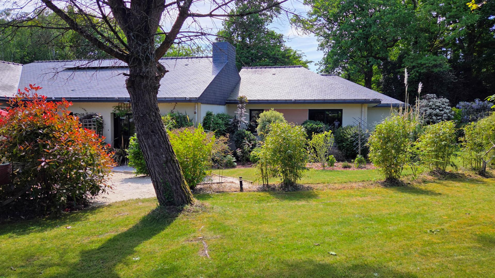 Propriété contemporaine 4 ch et parc arboré