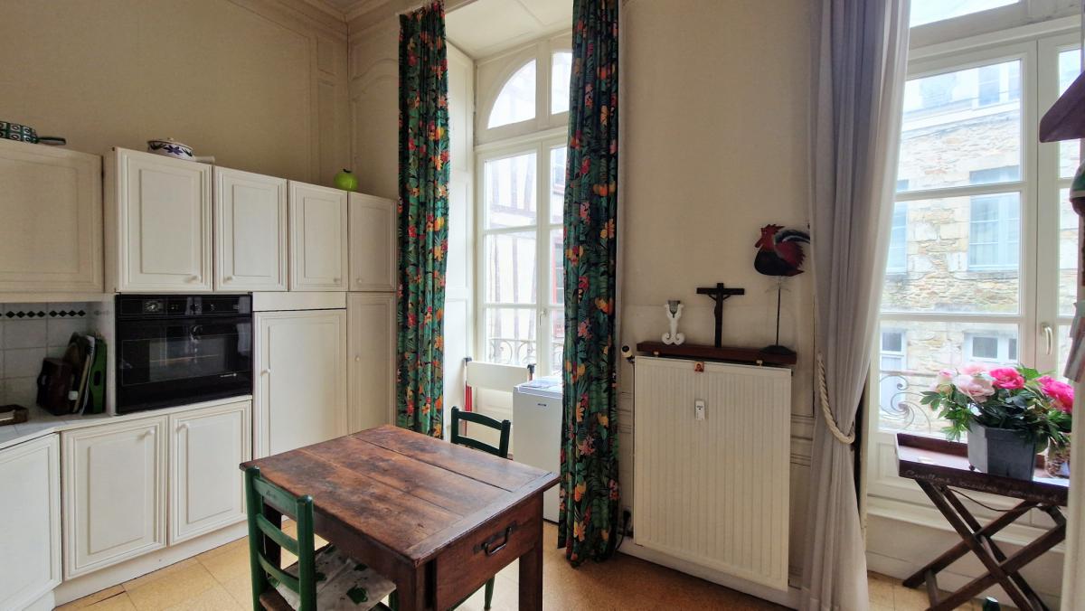 Intra-muros bel appartement ancien lumineux