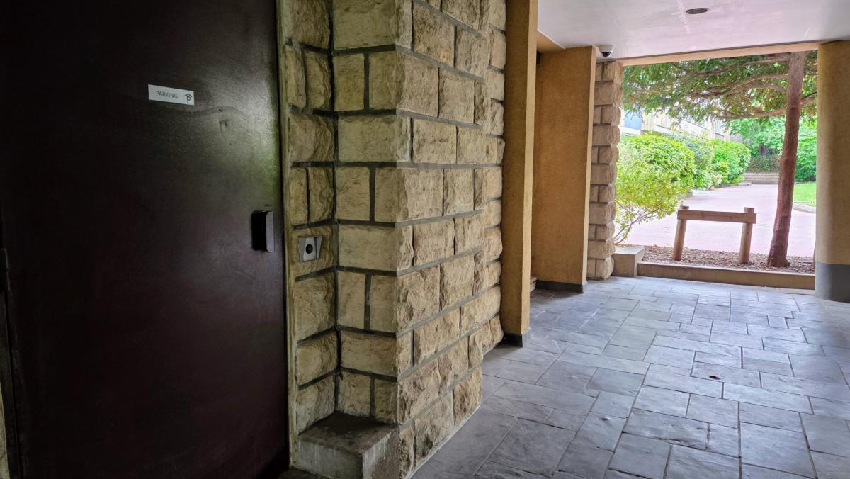 Appartement T2 dernier étage cave + parking 