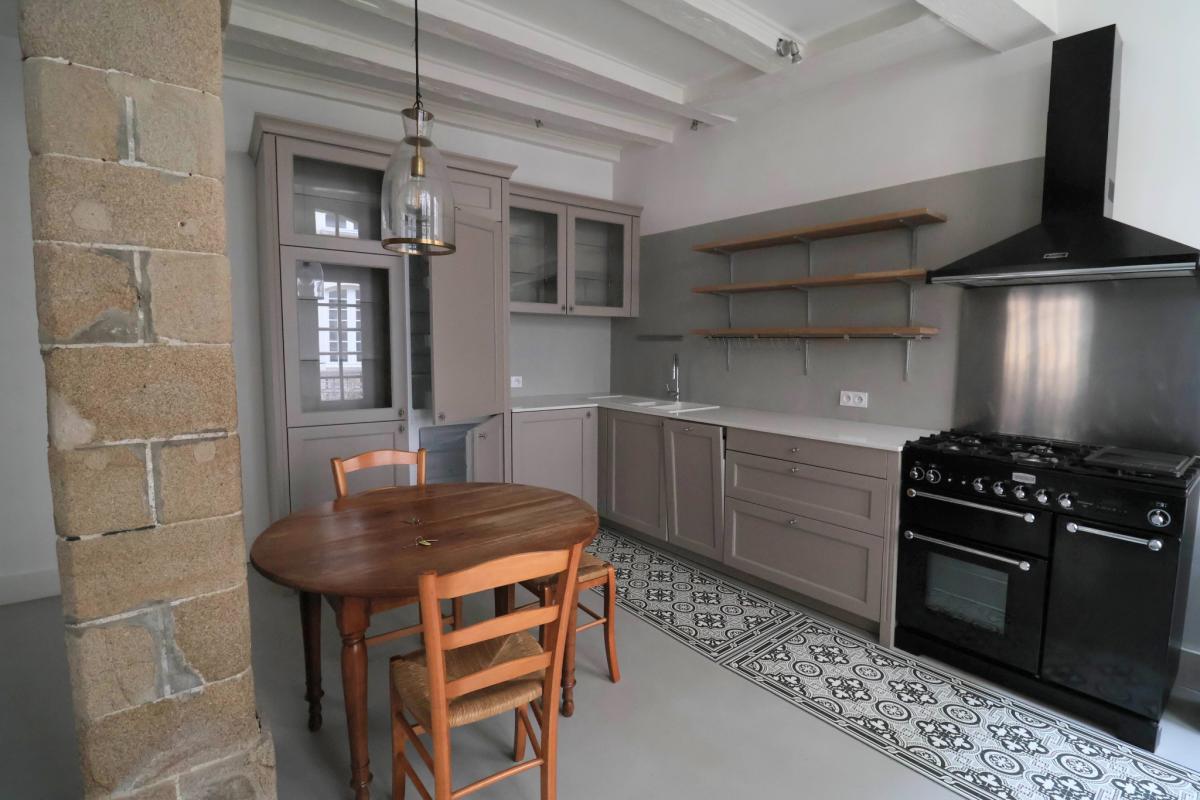 Appartement ancien 2 chambres cave cour-terrasse 