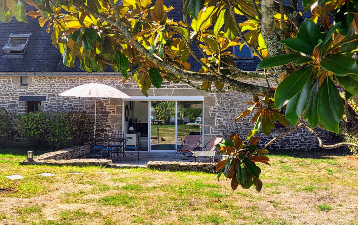 Maison ancienne rénovée jardin piscine